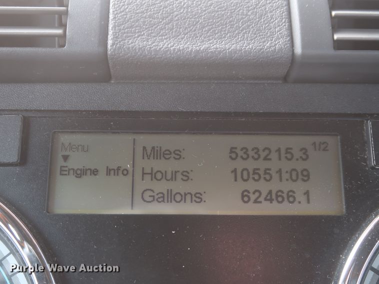 image for item HJ9358 2018 Freightliner Cascadia 125  semi truck