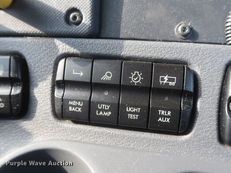 image for item HJ9358 2018 Freightliner Cascadia 125  semi truck