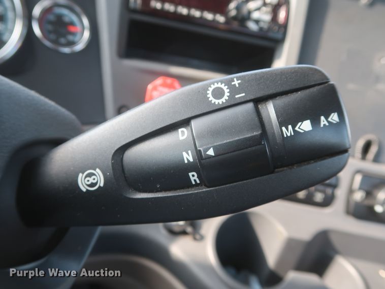 image for item HJ9358 2018 Freightliner Cascadia 125  semi truck