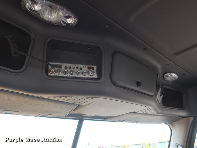 image for item HJ9358 2018 Freightliner Cascadia 125  semi truck