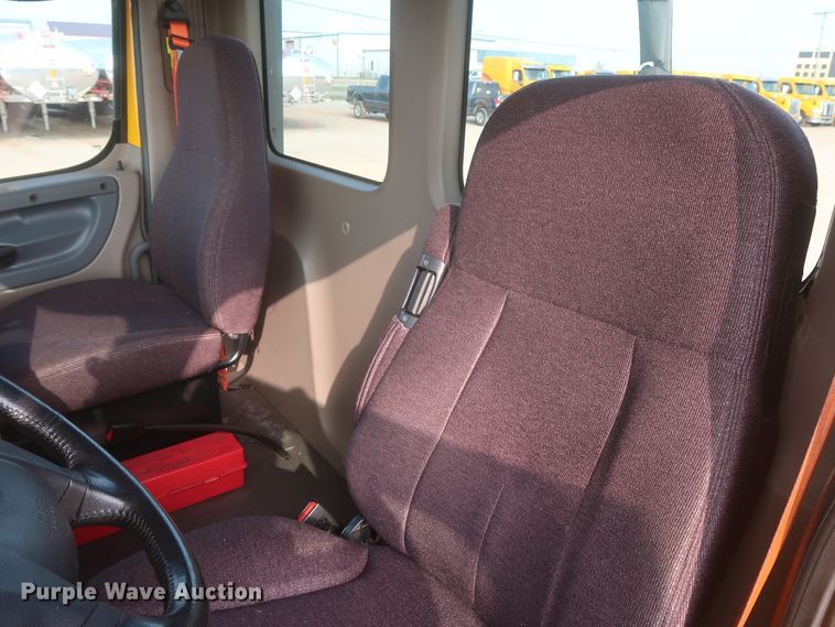 image for item HJ9358 2018 Freightliner Cascadia 125  semi truck