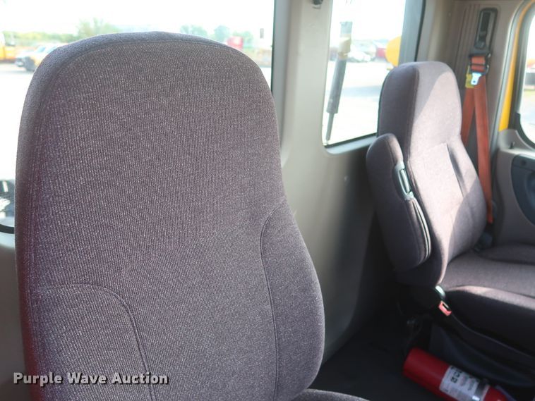 image for item HJ9358 2018 Freightliner Cascadia 125  semi truck