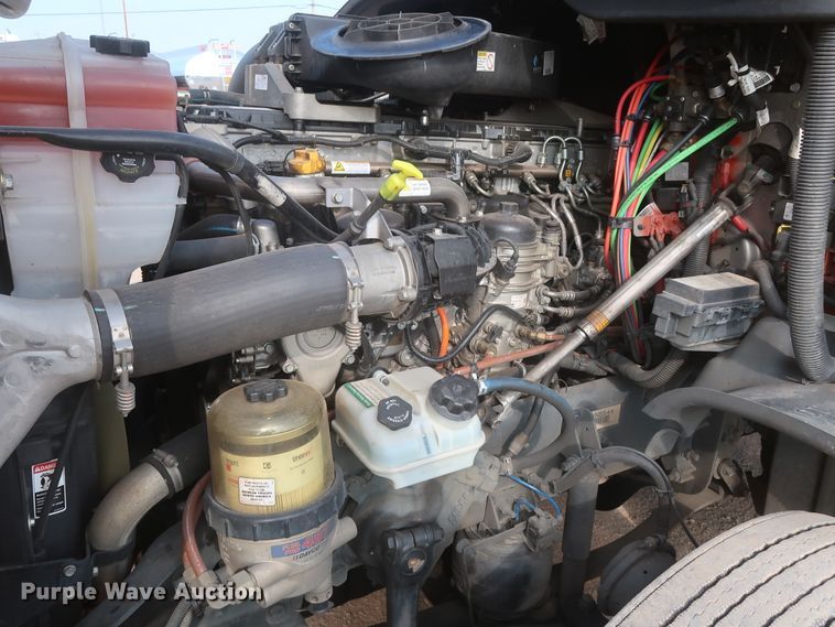 image for item HJ9358 2018 Freightliner Cascadia 125  semi truck