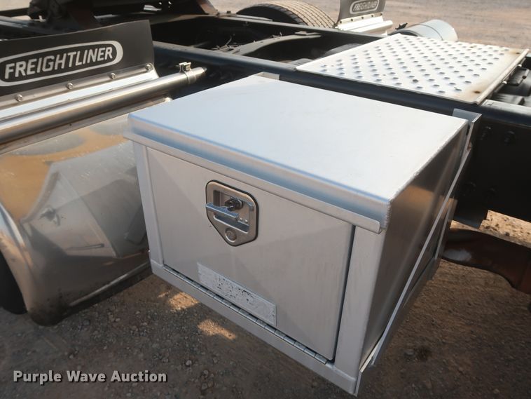 image for item HJ9358 2018 Freightliner Cascadia 125  semi truck