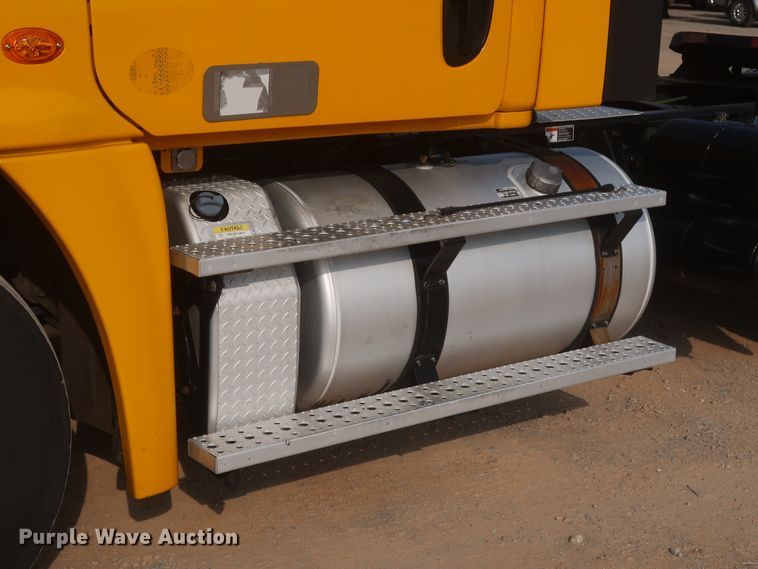 image for item HJ9358 2018 Freightliner Cascadia 125  semi truck