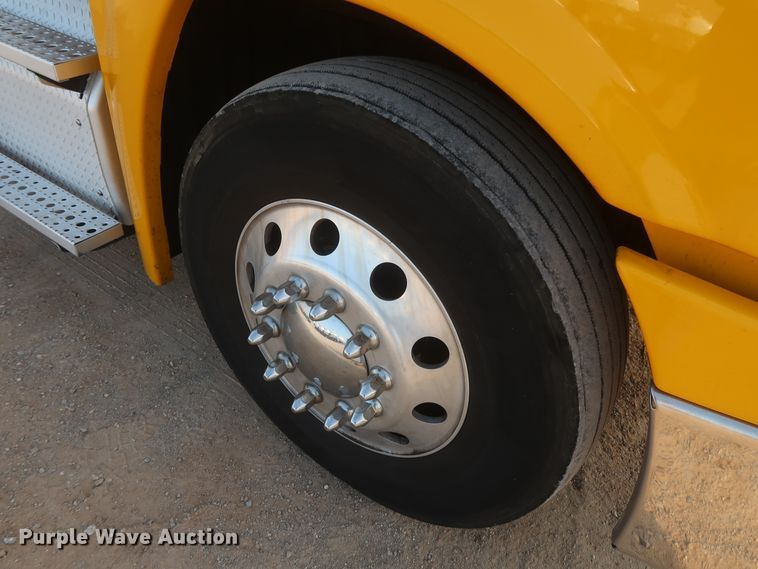 image for item HJ9358 2018 Freightliner Cascadia 125  semi truck