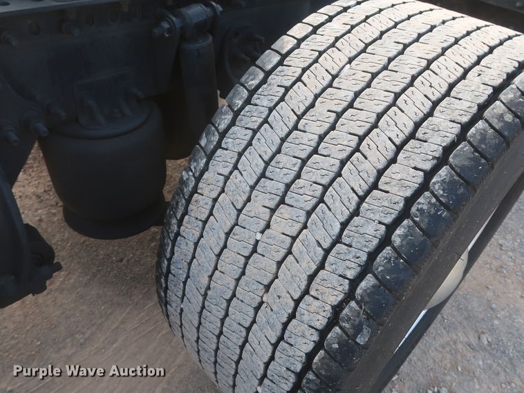 image for item HJ9358 2018 Freightliner Cascadia 125  semi truck