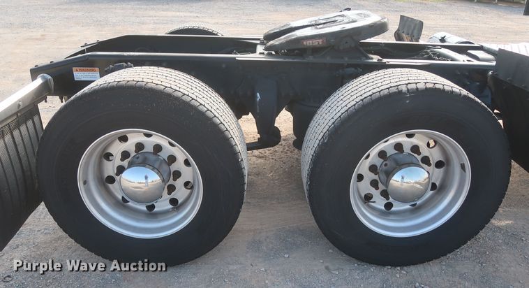 image for item HJ9358 2018 Freightliner Cascadia 125  semi truck