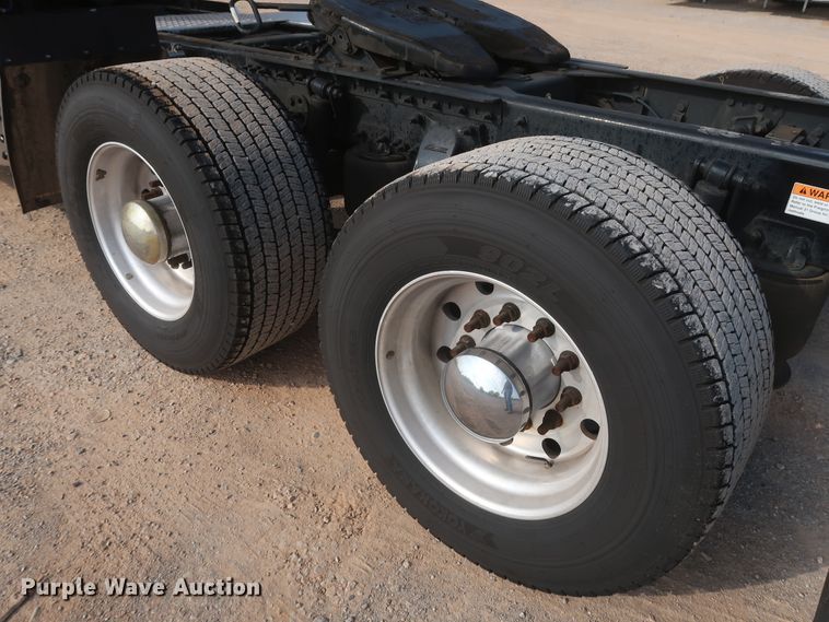 image for item HJ9358 2018 Freightliner Cascadia 125  semi truck