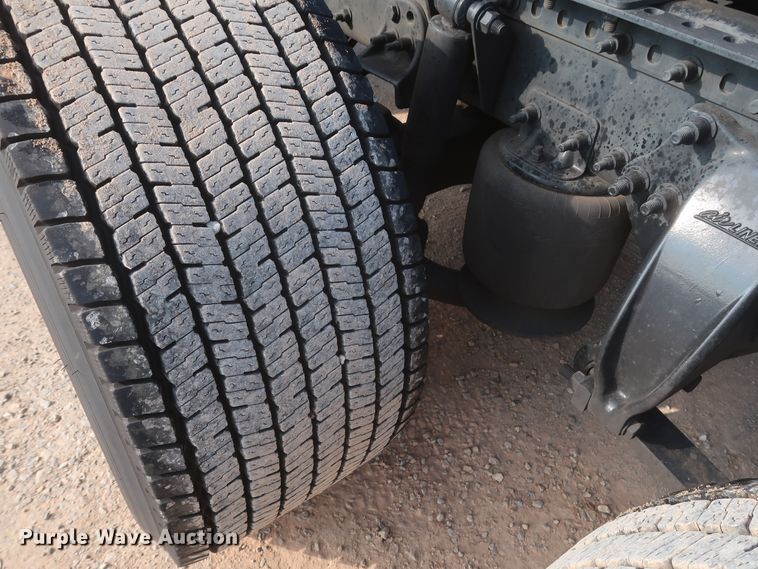 image for item HJ9358 2018 Freightliner Cascadia 125  semi truck