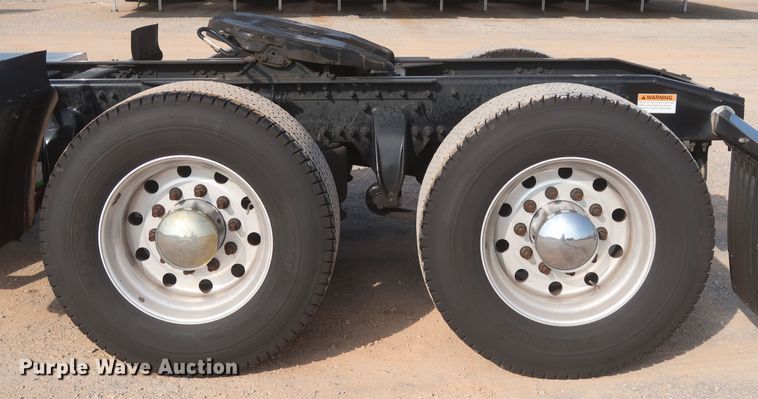 image for item HJ9358 2018 Freightliner Cascadia 125  semi truck