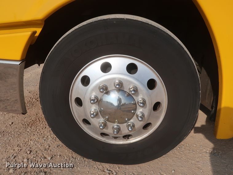 image for item HJ9358 2018 Freightliner Cascadia 125  semi truck