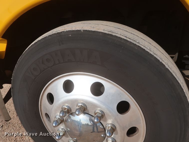 image for item HJ9358 2018 Freightliner Cascadia 125  semi truck