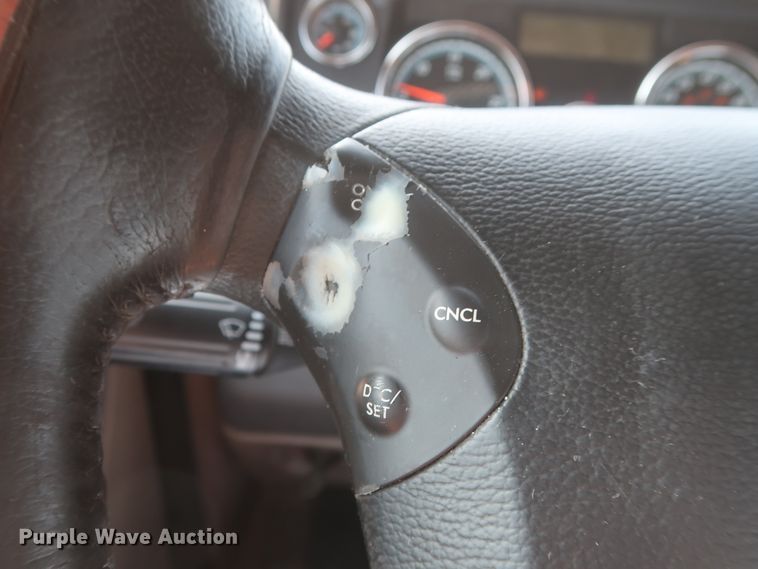 image for item HJ9359 2018 Freightliner Cascadia 125  semi truck