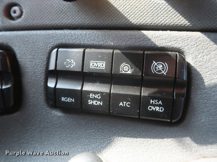 image for item HJ9359 2018 Freightliner Cascadia 125  semi truck