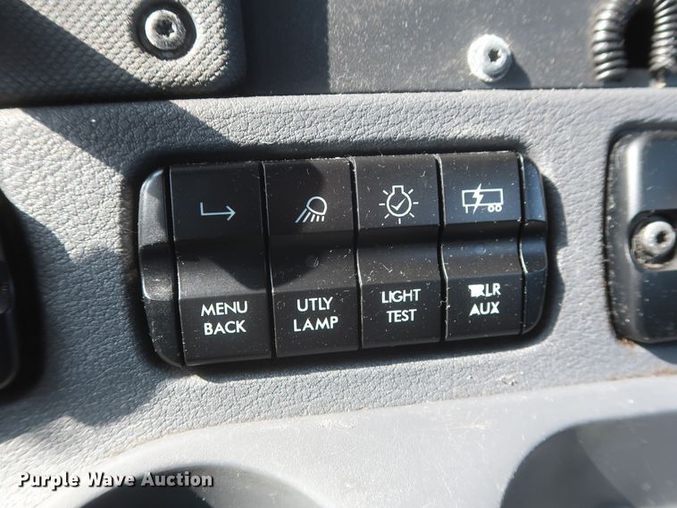 image for item HJ9359 2018 Freightliner Cascadia 125  semi truck