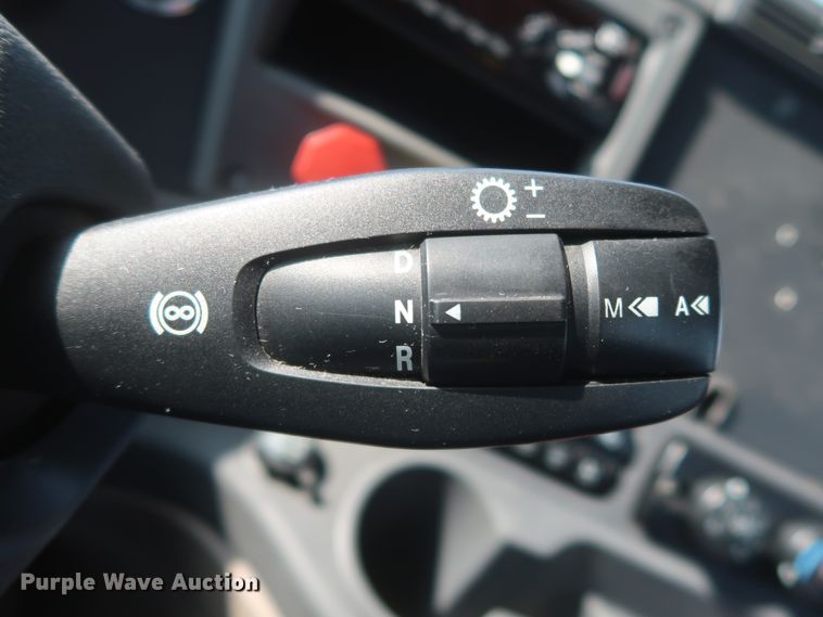 image for item HJ9359 2018 Freightliner Cascadia 125  semi truck