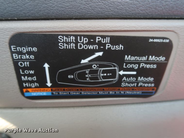 image for item HJ9359 2018 Freightliner Cascadia 125  semi truck