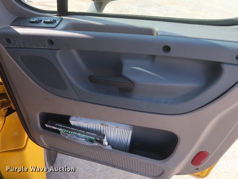 image for item HJ9359 2018 Freightliner Cascadia 125  semi truck