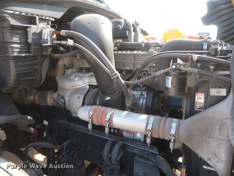 image for item HJ9359 2018 Freightliner Cascadia 125  semi truck