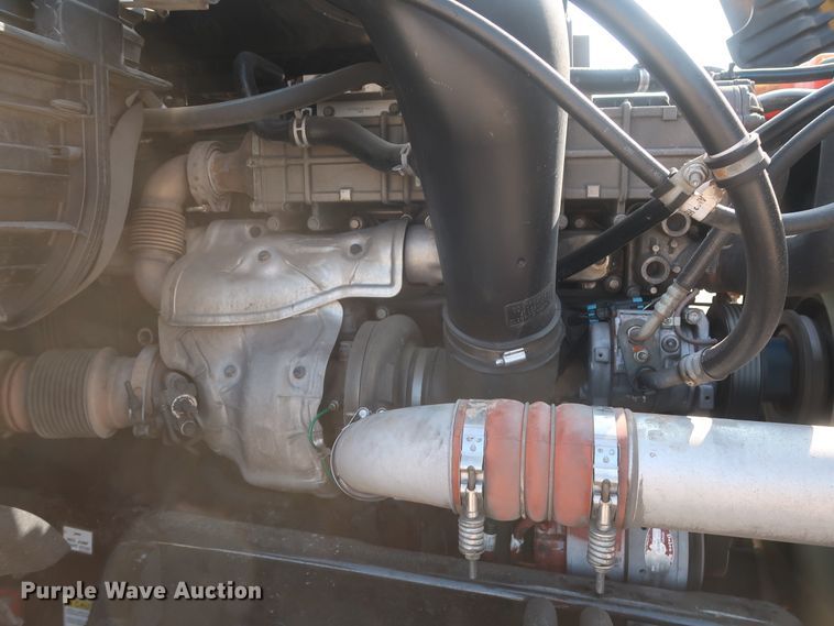 image for item HJ9359 2018 Freightliner Cascadia 125  semi truck