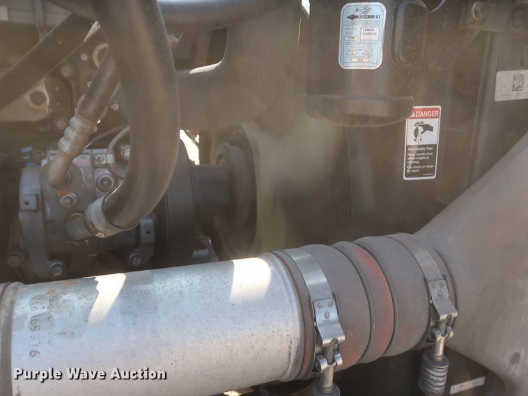 image for item HJ9359 2018 Freightliner Cascadia 125  semi truck