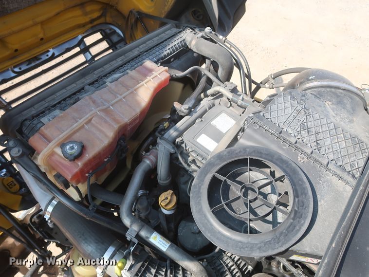 image for item HJ9359 2018 Freightliner Cascadia 125  semi truck