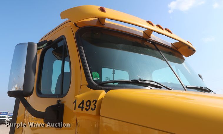 image for item HJ9359 2018 Freightliner Cascadia 125  semi truck