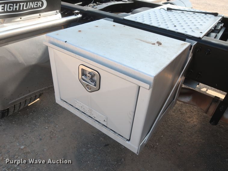 image for item HJ9359 2018 Freightliner Cascadia 125  semi truck