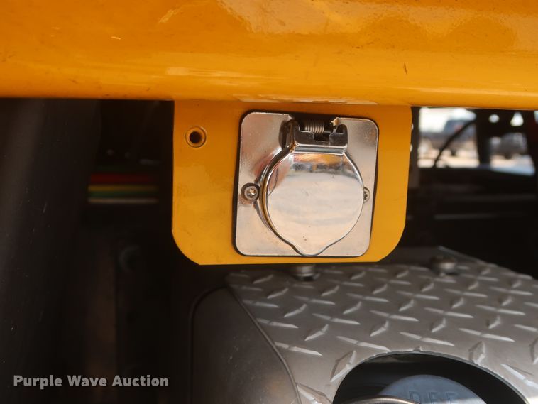 image for item HJ9359 2018 Freightliner Cascadia 125  semi truck