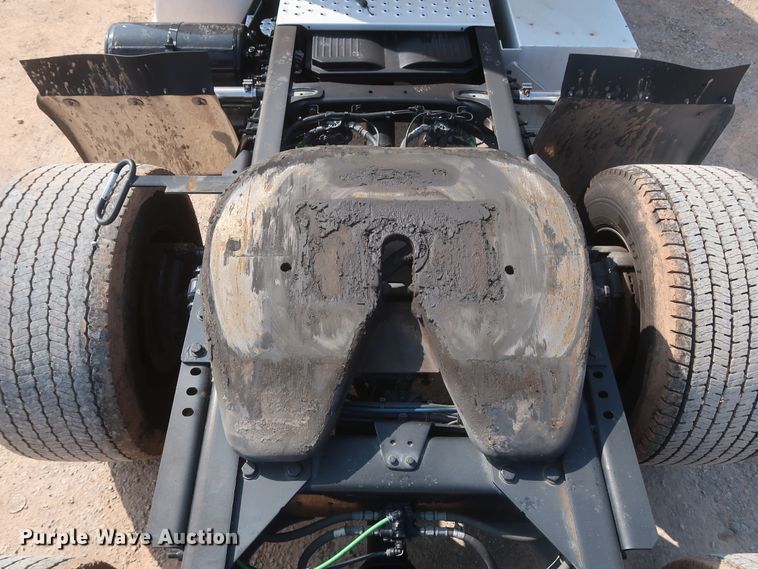 image for item HJ9359 2018 Freightliner Cascadia 125  semi truck