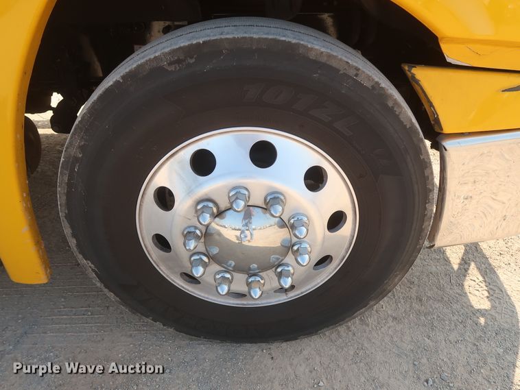 image for item HJ9359 2018 Freightliner Cascadia 125  semi truck