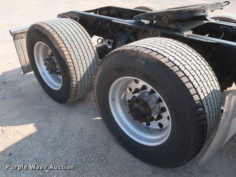 image for item HJ9359 2018 Freightliner Cascadia 125  semi truck