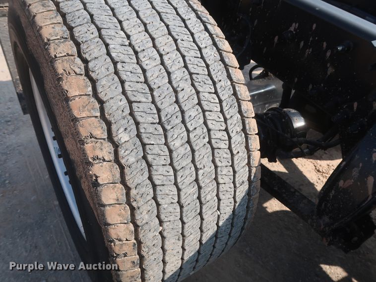 image for item HJ9359 2018 Freightliner Cascadia 125  semi truck