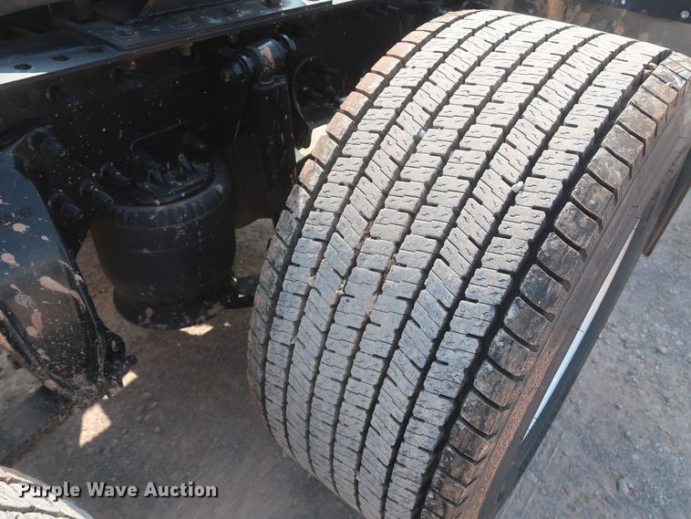 image for item HJ9359 2018 Freightliner Cascadia 125  semi truck