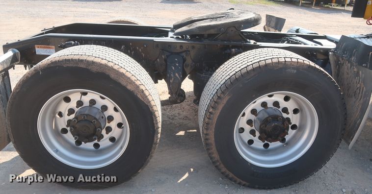 image for item HJ9359 2018 Freightliner Cascadia 125  semi truck