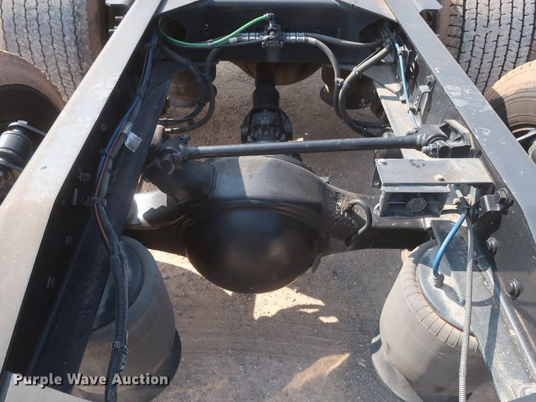 image for item HJ9359 2018 Freightliner Cascadia 125  semi truck