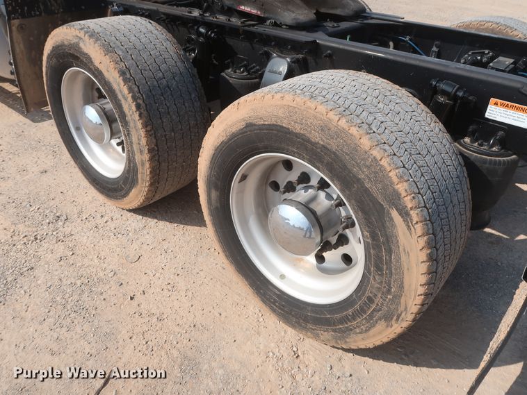 image for item HJ9359 2018 Freightliner Cascadia 125  semi truck