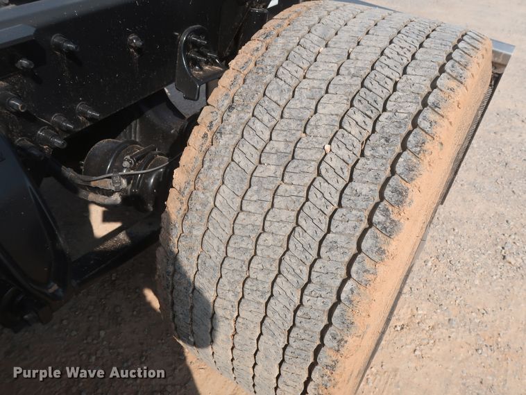 image for item HJ9359 2018 Freightliner Cascadia 125  semi truck