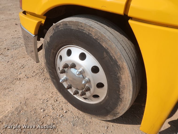 image for item HJ9359 2018 Freightliner Cascadia 125  semi truck