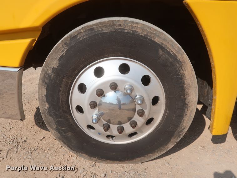 image for item HJ9359 2018 Freightliner Cascadia 125  semi truck