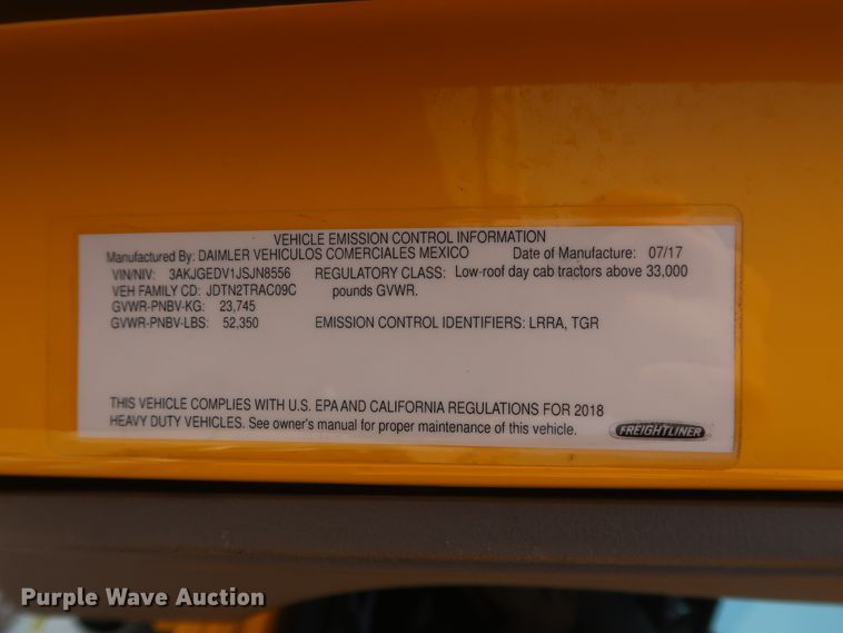 image for item HJ9359 2018 Freightliner Cascadia 125  semi truck