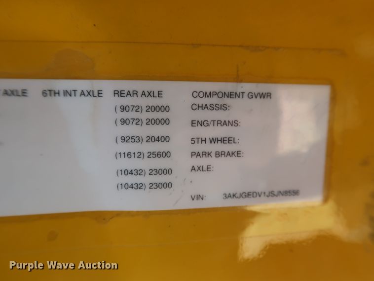 image for item HJ9359 2018 Freightliner Cascadia 125  semi truck