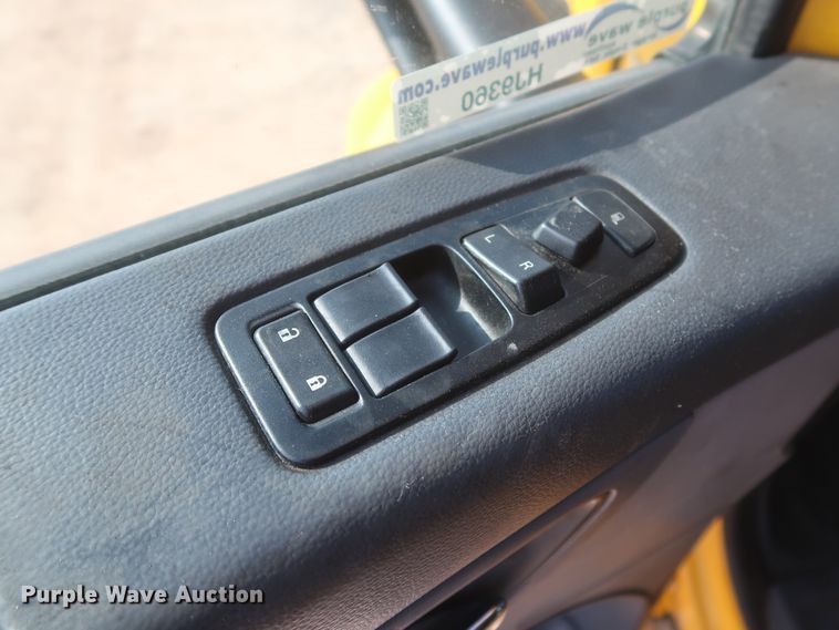 image for item HJ9360 2015 Peterbilt 579  semi truck