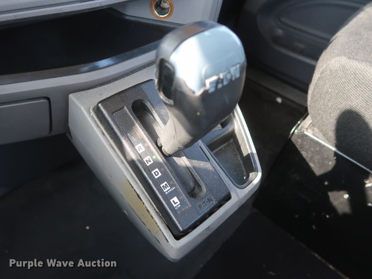 image for item HJ9360 2015 Peterbilt 579  semi truck