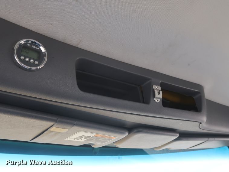 image for item HJ9360 2015 Peterbilt 579  semi truck