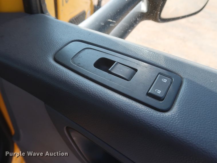 image for item HJ9360 2015 Peterbilt 579  semi truck