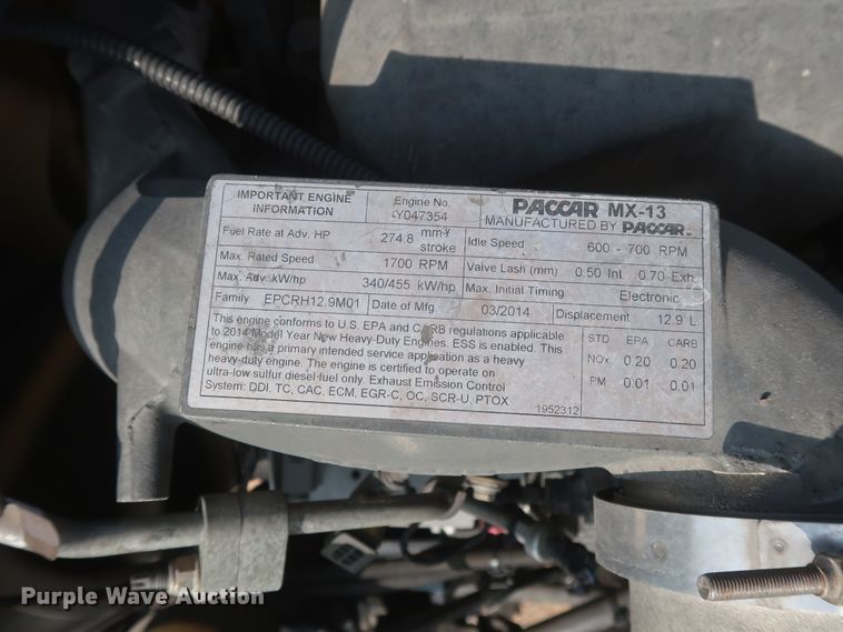 image for item HJ9360 2015 Peterbilt 579  semi truck