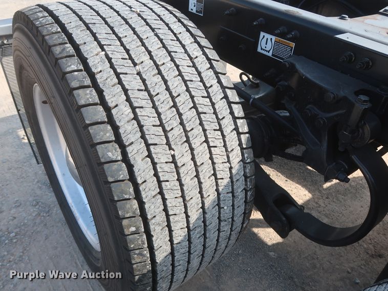 image for item HJ9360 2015 Peterbilt 579  semi truck