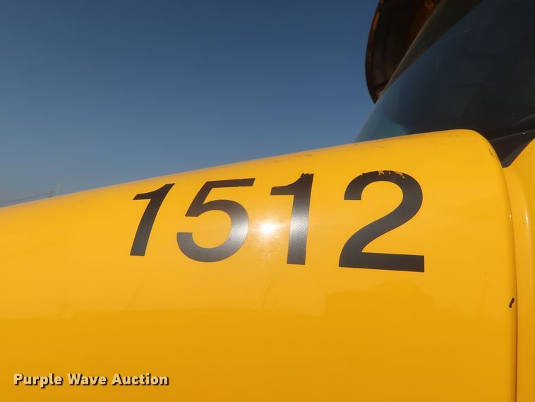 image for item HJ9360 2015 Peterbilt 579  semi truck